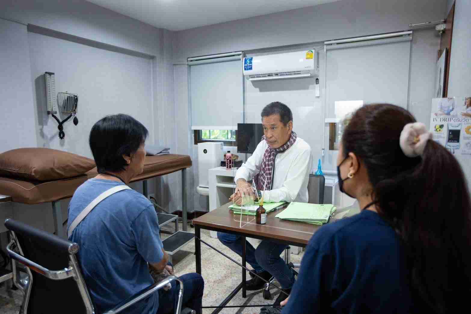 คุณหมอธีระวัฒน์ เหมะจุฑา พบแพทย์