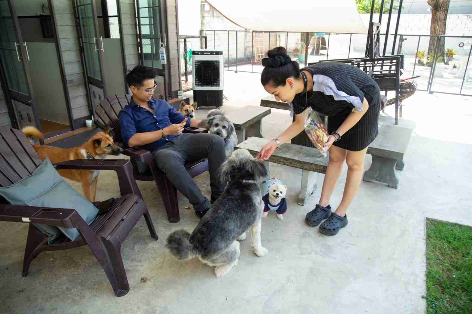 คุณหมอภาสินและคุณใบตอง