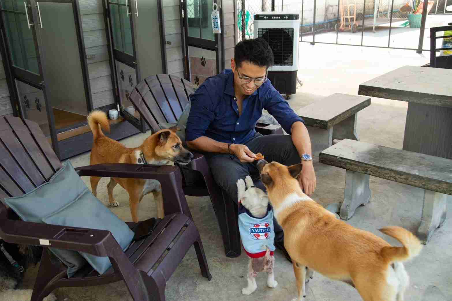 คุณหมอภาสินและน้องสุนัข