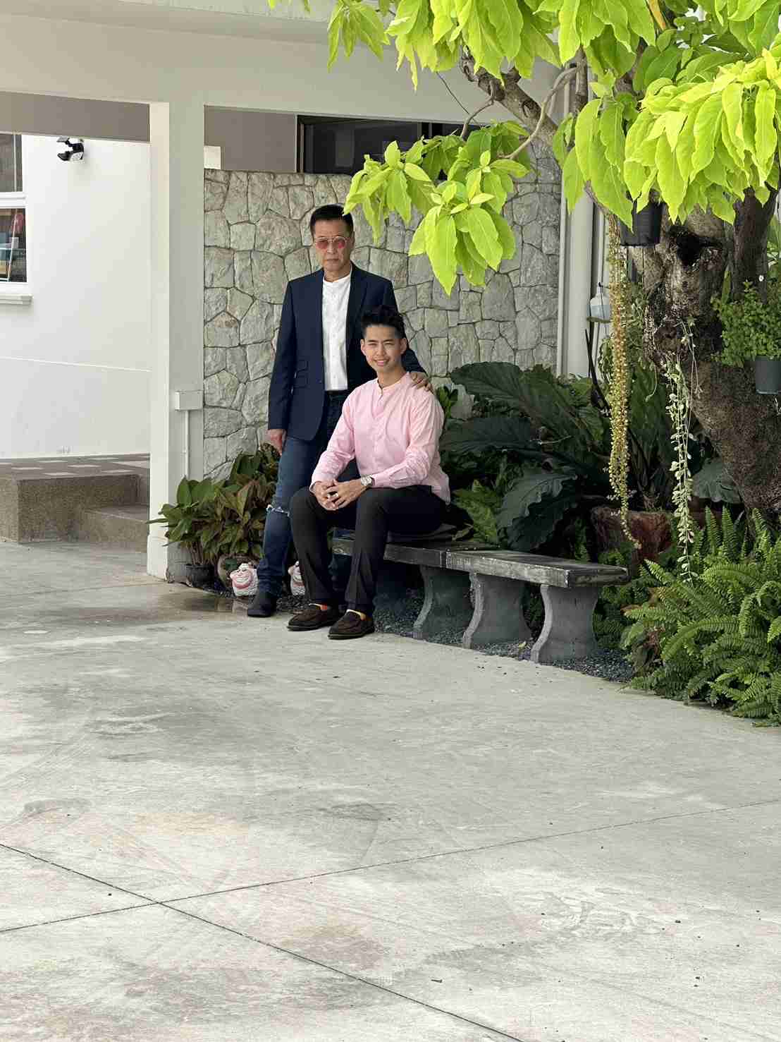 นพ.ธีระวัฒน์ เหมะจุฑา และบุตรชาย